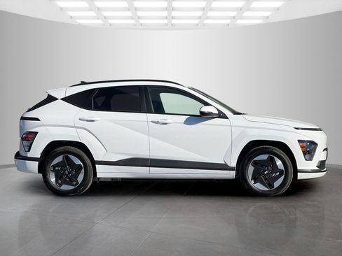 New 2025 Hyundai Kona SEL image 3
