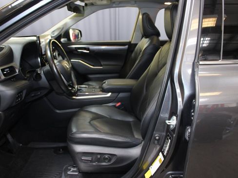 Used 2024 Toyota Highlander Platinum AWD/4WD image 37