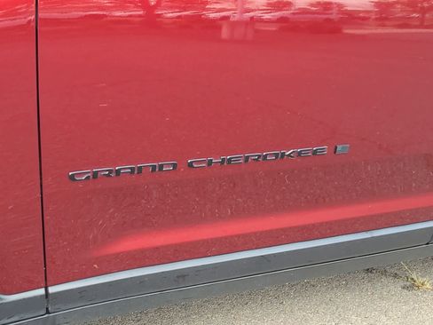 Used 2023 Jeep Grand Cherokee L Laredo image 15