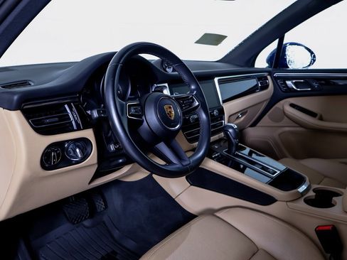 Used 2023 Porsche Macan image 4