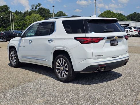 Used 2022 Chevrolet Traverse Premier FWD image 13