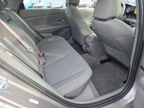 Used 2025 Hyundai Elantra SEL FWD image 11