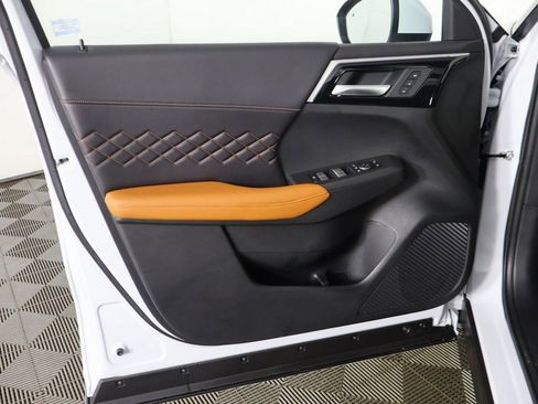 New 2025 Mitsubishi Outlander SEL image 28