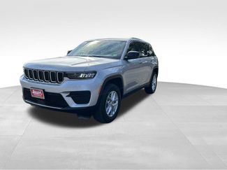 New 2025 Jeep Grand Cherokee Laredo X w/ Luxury Tech Group I video 2
