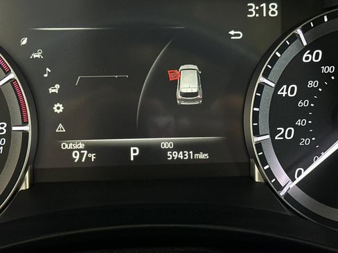 Used 2024 Toyota Highlander XLE FWD image 27