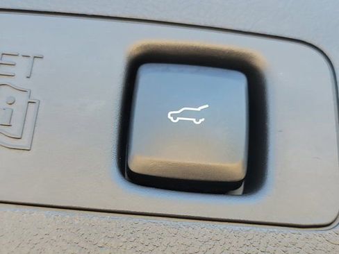 Certified 2024 Lincoln Corsair AWD w/ Rear Removable Package Tray image 13