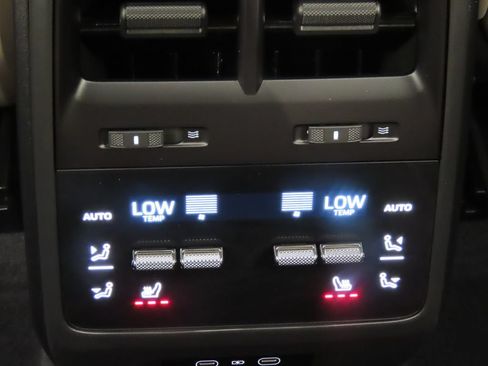 Certified 2025 Porsche Macan 4 Electric AWD/4WD image 34