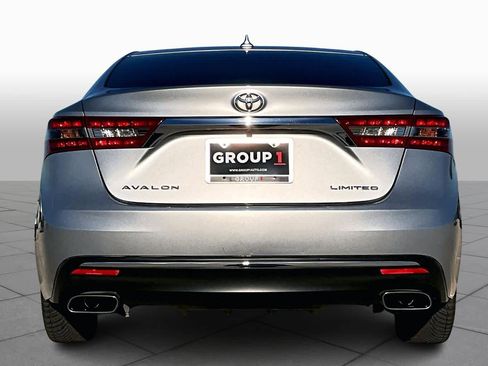 Used 2017 Toyota Avalon Limited image 4