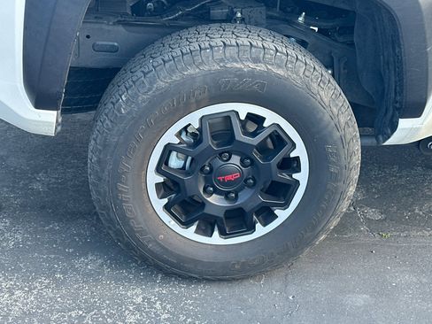 Used 2024 Toyota Tacoma TRD Off-Road w/ TRD Off Road Premium Package image 4