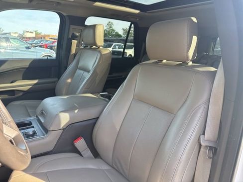 Used 2020 Ford Expedition Max XLT w/ Equipment Group 202A AWD/4WD image 9