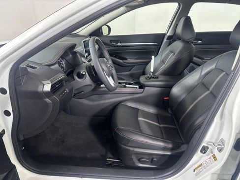 Certified 2025 Nissan Altima 2.5 SR image 11