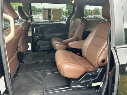 Used 2020 Toyota Sienna Limited Premium AWD/4WD image 17