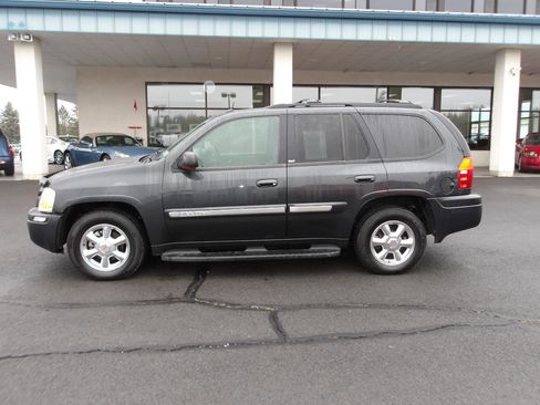 Used 2004 GMC Envoy SLT w/ Preferred Equipment Group image 2