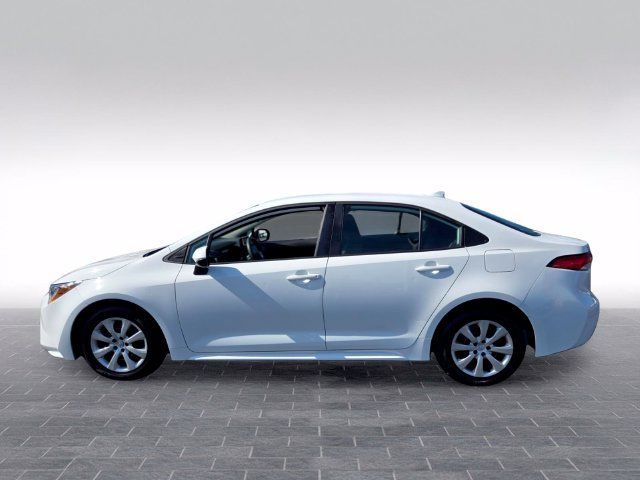 Used 2025 Toyota Corolla LE FWD image 4