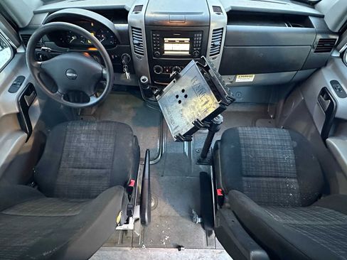 Used 2015 Freightliner Sprinter 2500 image 15