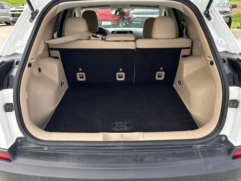 Used 2019 Jeep Cherokee Latitude w/ Popular Appearance Group FWD image 30