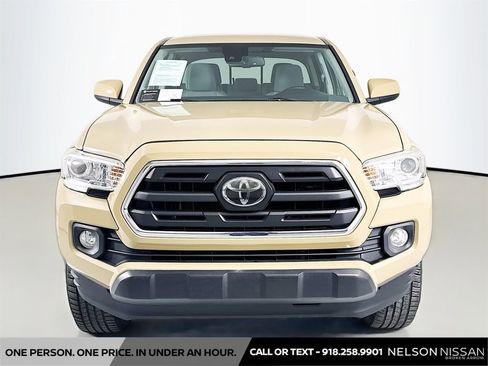 Used 2019 Toyota Tacoma SR5 AWD/4WD image 2