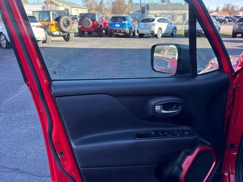 Used 2016 Jeep Renegade Trailhawk image 9