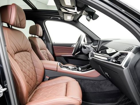 Used 2025 BMW X5 xDrive50e w/ M Sport Package image 24