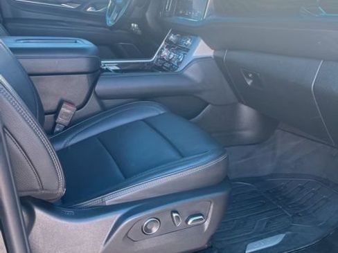Used 2024 GMC Yukon XL Denali w/ Denali Reserve Package image 12