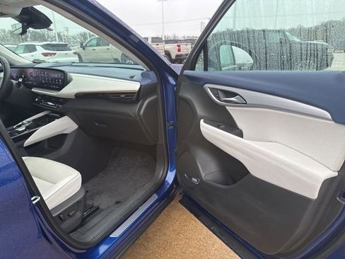 Used 2024 Buick Envision Avenir image 23