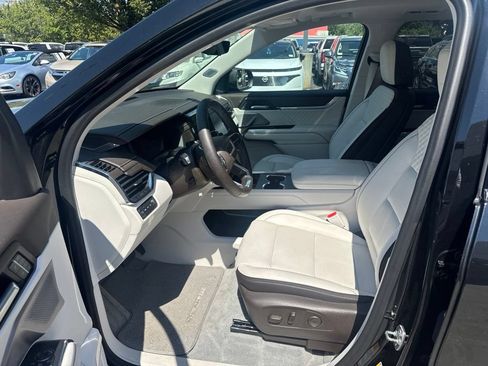 Certified 2024 GMC Acadia Denali w/ Super Cruise Package AWD/4WD image 9