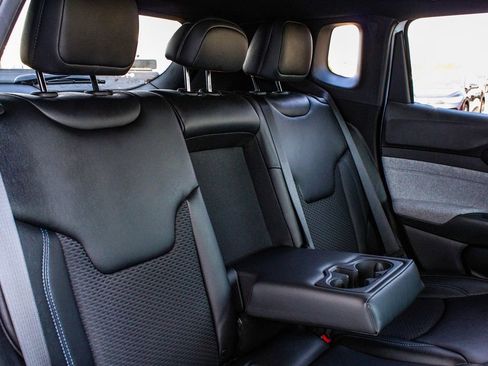 Used 2024 Jeep Compass Latitude image 39