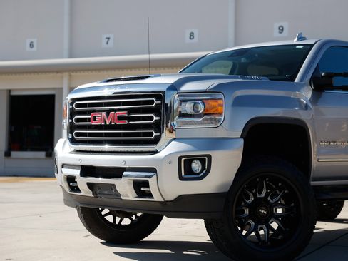 Used 2018 GMC Sierra 2500 Denali w/ Duramax Plus Package image 30