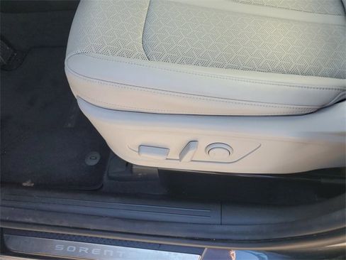 Certified 2023 Kia Sorento SX image 20