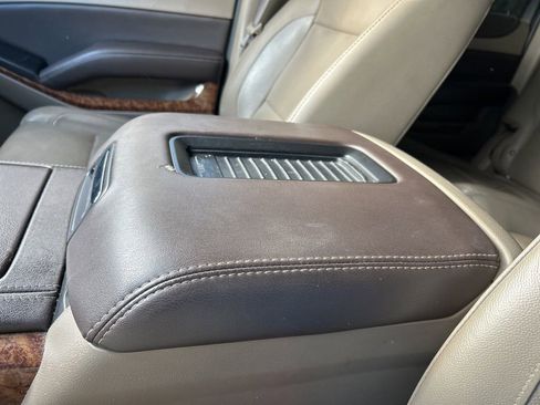 Used 2020 Chevrolet Suburban Premier image 37