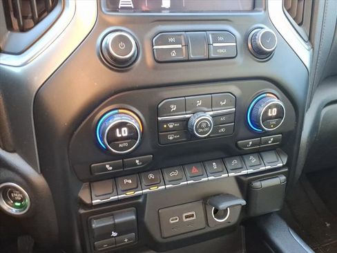 Used 2019 Chevrolet Silverado 1500 LT Trail Boss AWD/4WD image 16