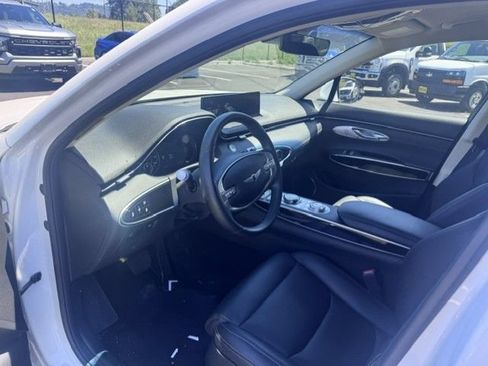 Used 2025 Genesis GV70 2.5T AWD/4WD image 9