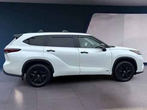 Used 2024 Toyota Highlander XLE AWD/4WD image 6