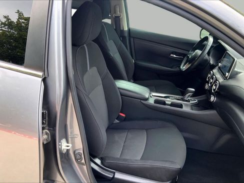 Used 2022 Nissan Sentra SV FWD image 9