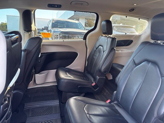 Used 2020 Chrysler Pacifica Touring-L Plus FWD image 8