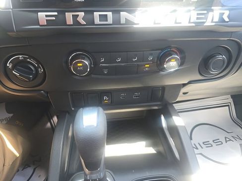 Certified 2025 Nissan Frontier SV w/ Tow Package AWD/4WD image 16