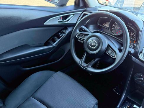 Used 2017 MAZDA MAZDA3 Sport FWD image 35