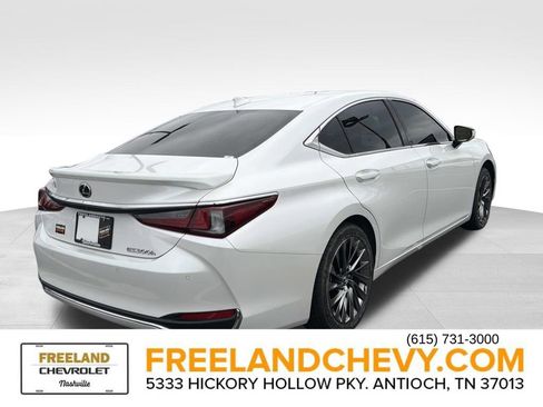 Used 2024 Lexus ES 300h Ultra Luxury image 3
