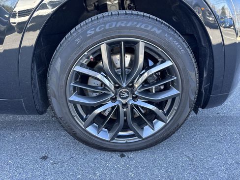 Used 2024 Maserati Levante GT Ultima image 9