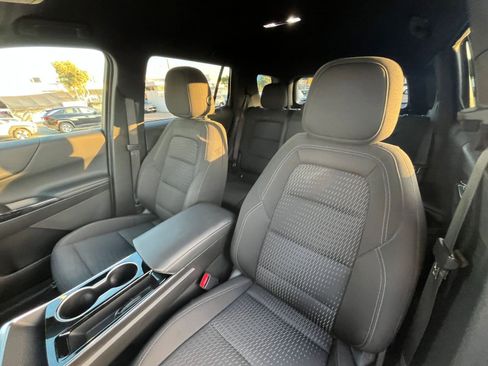 Used 2025 Chevrolet Equinox LT image 36