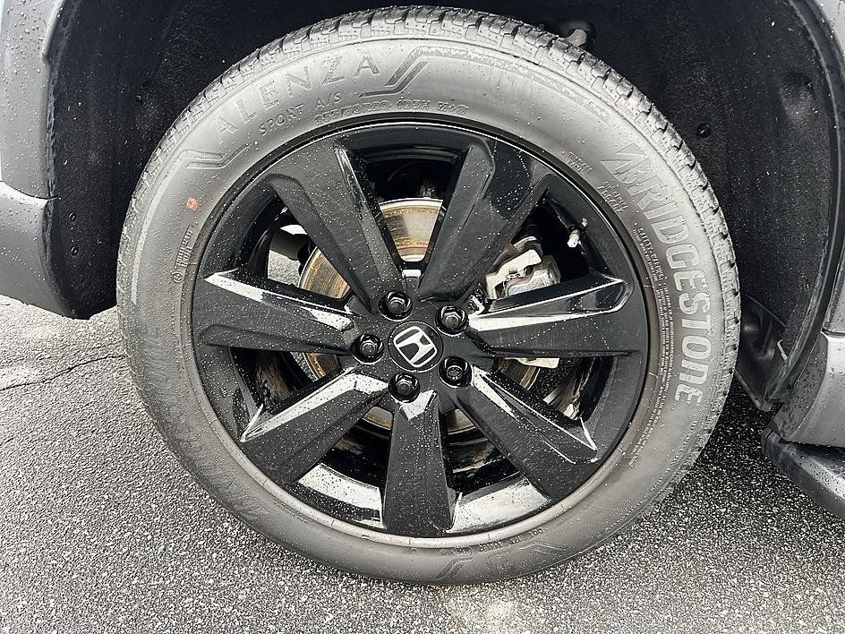 Used 2025 Honda Pilot Black Edition image 11