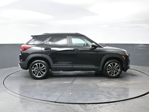 Used 2025 Chevrolet TrailBlazer LT w/ Driver Confidence Package image 4