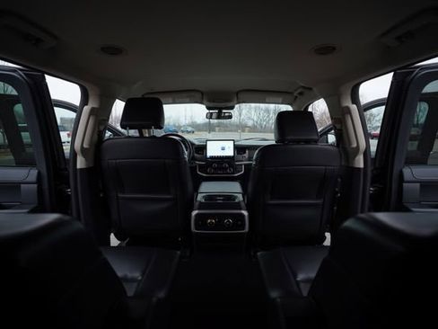 Used 2023 Ford Expedition XLT image 23