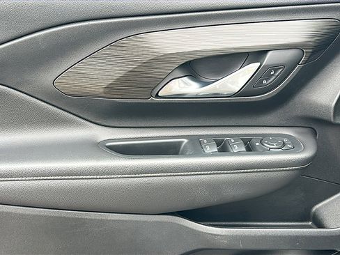 Used 2022 GMC Terrain SLE image 16