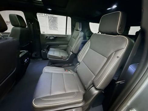 Used 2025 Chevrolet Suburban Premier w/ Sun And Tow Package AWD/4WD image 29