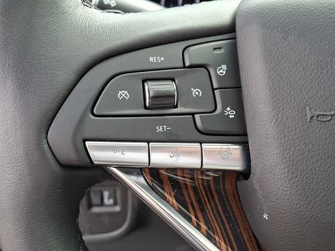 Used 2024 Cadillac Escalade Premium Luxury image 21