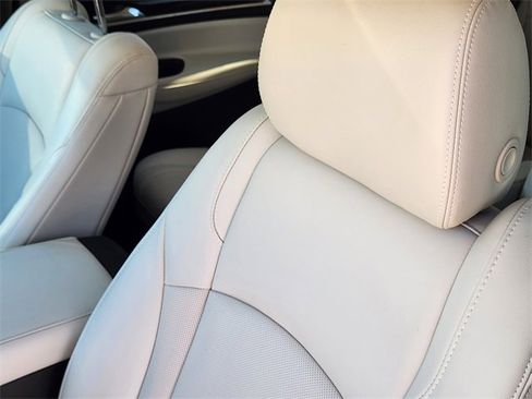 Used 2023 Buick Enclave Essence w/ Sport Touring Edition image 15