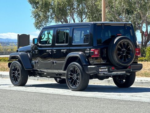 Used 2025 Jeep Wrangler Unlimited Sahara w/ Safety Group AWD/4WD image 6