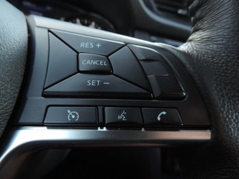 Used 2018 Nissan Rogue SV image 29