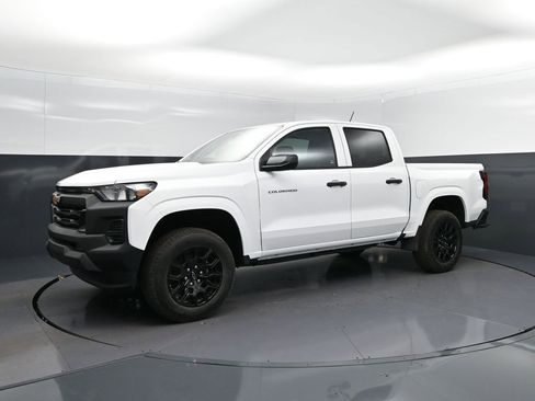 New 2026 Chevrolet Colorado W/T image 3